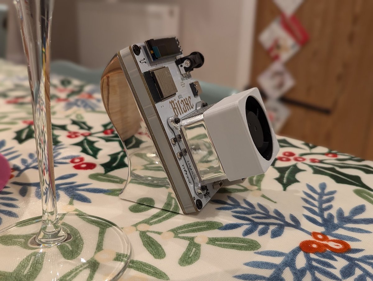 TheSoloMiningCo's tweet photo. The Bitaxe Gamma "Angel's Share" Edition.

White Bitaxe Gamma.
White BitHalo with rear power entry.
Polished "Bitchin Sink'".
Polished CNC Milled Aluminium Stands.
Black Magic ultra silent fan.
Sexy AF.

Weighs 235g (1/2lb in freedom units). 
#bitaxe 

https://t.co/UHx9xfshHN https://t.co/uqx7qqC3xR