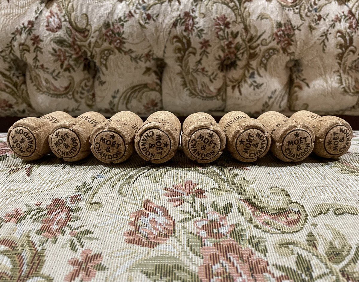 HomerikiPS's tweet image. que este 2025 esté lleno de momentos bonitos, de momentos de celebración, de momentos burbujeantes…
💛🥂🍾✨
•
•
•
•
•
@moetchandon #moetmoment #mustbemoet #toastwithmoet 
#champagne #champagneaddict #champagnelover 
#oaxaqueñopresumido