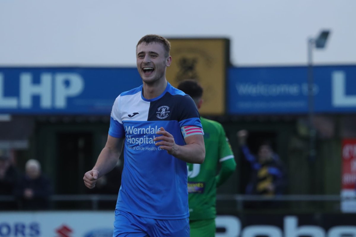 CarmarthenAFC's tweet photo. Noah Daley with his 9th and 10th goals of the season helped us on our way to derby victory 🎯

Steff Roberts 📷

#UnHenAur #OneOldGold https://t.co/rOx13typnZ