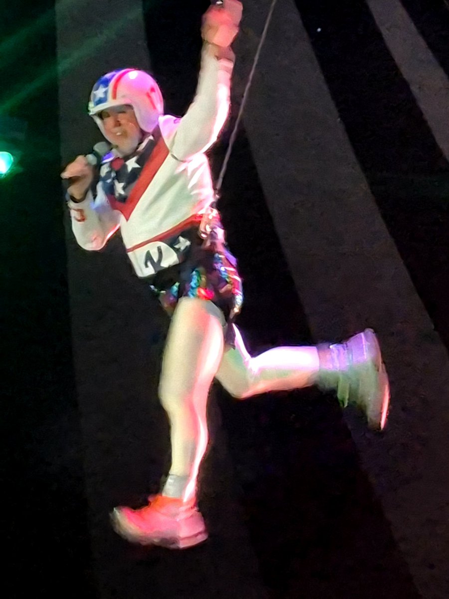 ambutran's tweet image. AMBUTRAN said farewell to the Winter Circus, for another year, at today's 29th show in Belfast
#tumblecircus