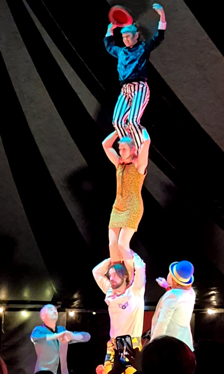 ambutran's tweet image. AMBUTRAN said farewell to the Winter Circus, for another year, at today's 29th show in Belfast
#tumblecircus