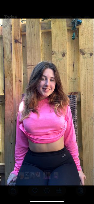 1 pic. Happy 2025 everyone! ? I plan to get hotter and sluttier this year ? What established creators