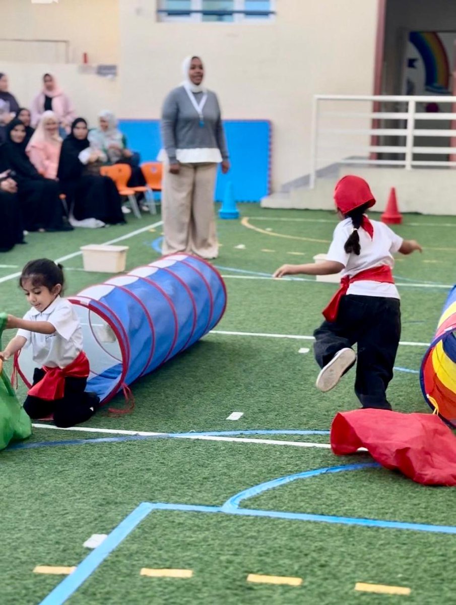 EduGovMct's tweet photo. #تعليمية_مسقط⁩  
مدرسة الناشئ الذكي الخاصة تنظم فعالية اليوم الرياضي لمرحلة التعليم المبكر تحت رعاية الدكتورة ناجية الكعبية رئيسة قسم التعليم المبكر وبحضور أ.ثريا المعمرية رئيسة قسم برامج ومناهج التعليم المبكر ، حيث شمل البرنامج العديد من الفقرات التي تنمي جوانب النمو المختلفة لدى الأطفال.
⁧#فعاليات_تعليمية_مسقط⁩
⁧#مدارسنا_مستقبل_واعد⁩ 
⁧#تعلم_مستدام