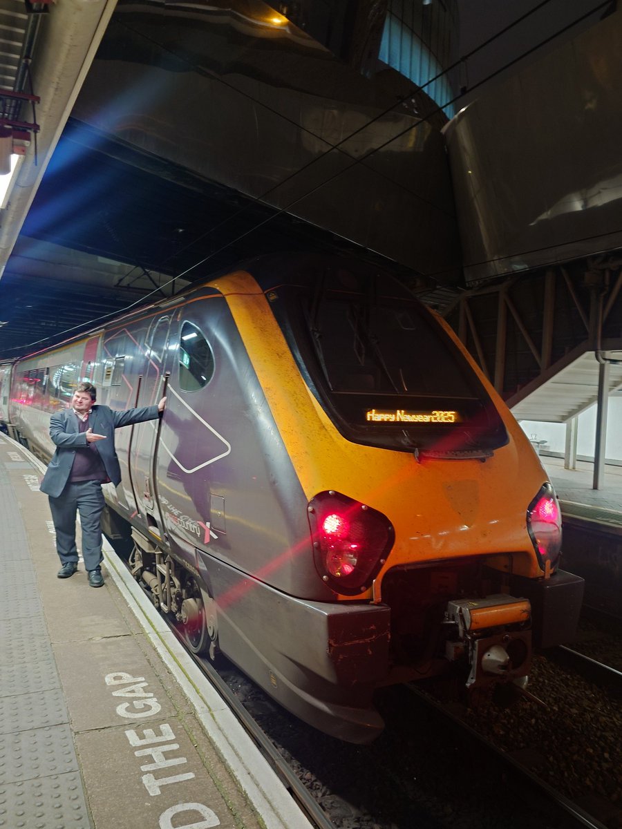 Last night worked my last 2024 train from Bristol TM, Happy Near Year to everyone 2025. Hope you all travel safe #HappyNewYear2025 #HappyNewYear #HNY2025 #Crosscountrytrains #TheFamousXCTM #Birmingham