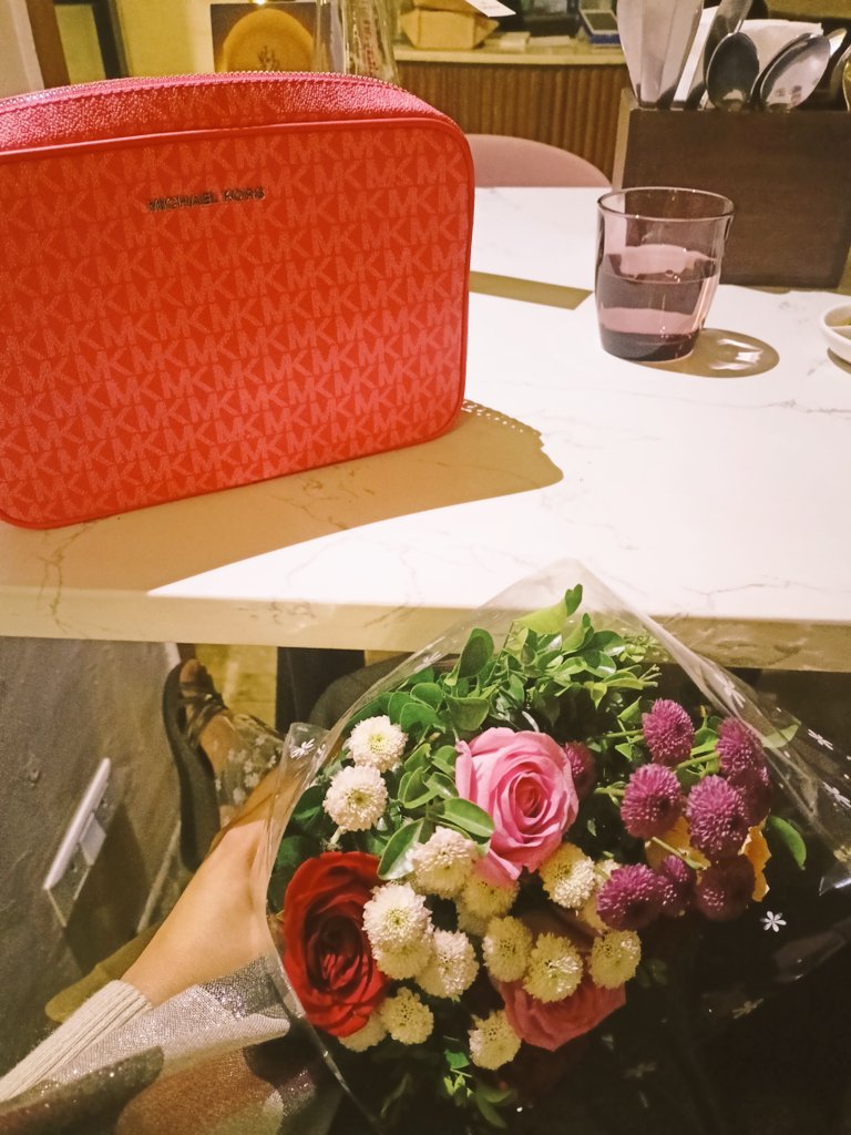 madridistakween's tweet image. No matter how much my man is depressed because of his favorite football club Manchester United, never fails to impress me. 
New Year eve 2025.