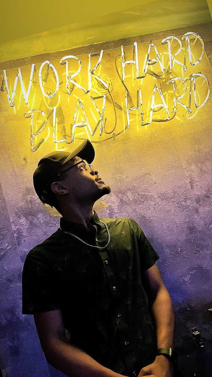 HAPPY NEW YEAR, EVERYONE! Welcome to 2025, the best year to be ALIVE. This year, I hope you THRIVE! 🙏🏾💯

Drop a goal of yours in the comments! This year…
I’m going to do 3200 squats/pushups/cruches 💪🏾🤩