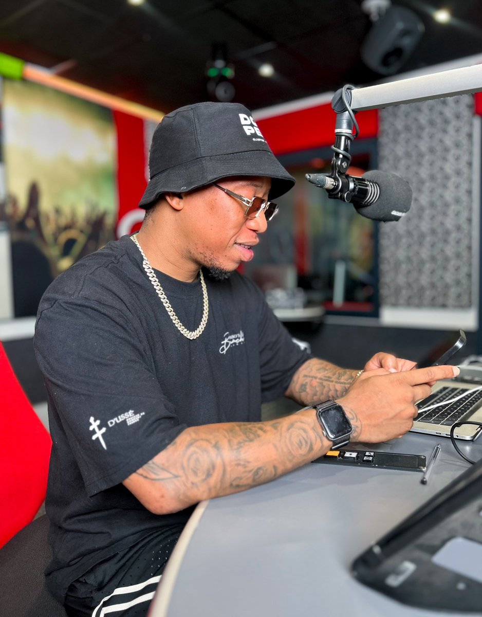 gagasifm's tweet photo. π In 2025, whatever you do. Ungalikhohlwa izaza because the future promises to be very bright ππΎ especially if you listen to Gagasi FM π»
You are tuned-in to the #BlockPary πΆ
#GagasiFM
#TheSoundOfKZN
π» : @gagasifm
π» : https://t.co/ZxWJ2Kdv83
π² : (063) 839-9959 https://t.co/JHywnnFwqj