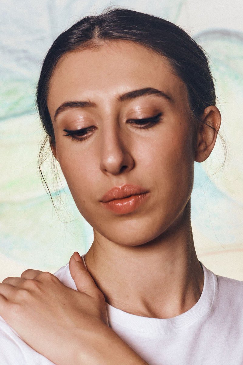 Le poche volte che ci siamo incrociati ti ho osservata in silenzio e basta. La gran parte di noi quello che fai tu non lo farebbe mai: per coraggio, passione, comprensione, intuizione, velocità, forza. Ti osservavo in un ristorante, dietro le quinte, poco prima di un incontro,