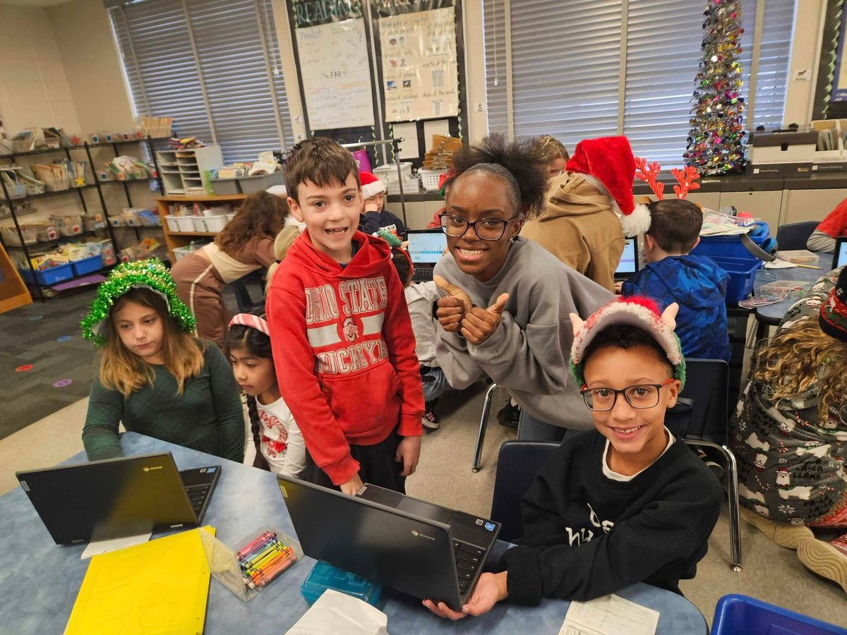 FWCommSchools's tweet photo. Before break, Croninger had a visit from Jim Kelley Career Pathway Center and Amp Lab students who helped students do some critical thinking in coding and robotics. A group of students even completed the Grinch Hour of Code. #DiscoverWhatsWithin #Croninger #Coding #Robotics https://t.co/WZtNJF07ey