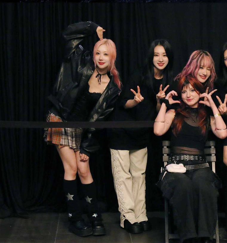hourlydong's tweet photo. First picture of 2025 on hourly handong https://t.co/NjmXR8YJvS