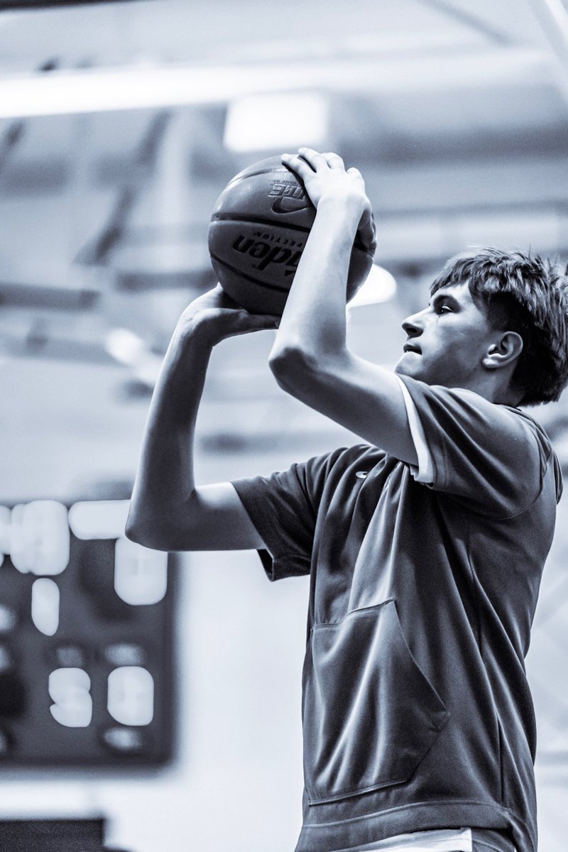 Jalen4shope's tweet photo. 2025 we are coming ... it just keeps getting better. #yhbearcats #juniorsizing #guard https://t.co/YVcIPVOneN