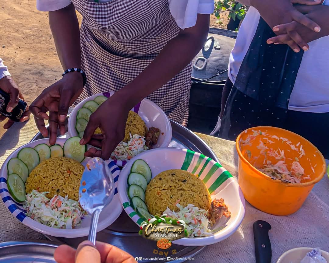 nysc360's tweet photo. DAY 2 
OPEN KITCHEN 

This was a powerful meal presentation by TEAM HOLLY.
They prepared Party-jollof rice 🍚🌾🍚.

Some persons are already salivating 🤤😋😋😁😁😆😅😆.

#6daysofchristmas 
#christmasupnorth 
#christmasweek 
#openkitchen 
#nccffamily 
#nccfbauchi
#jesuscorpers https://t.co/D8YbTua5fh