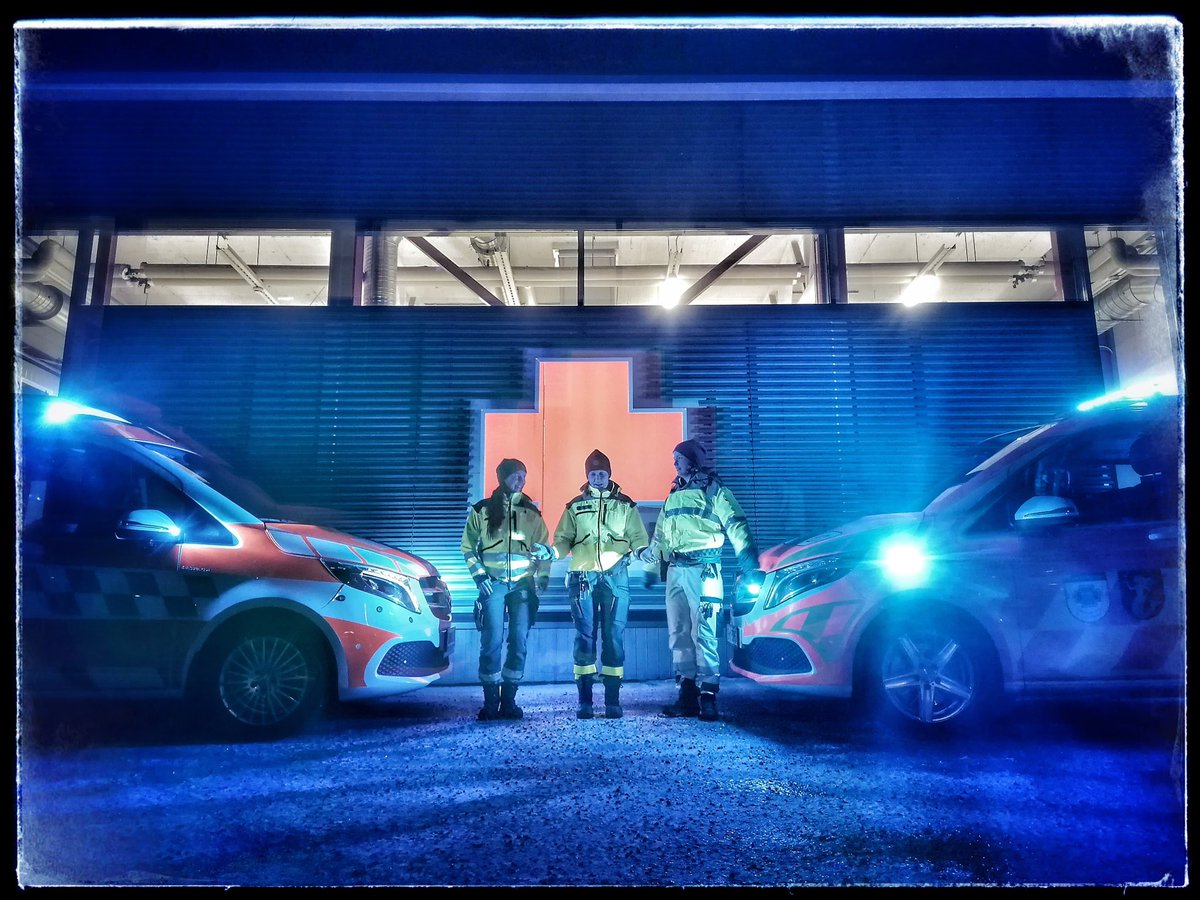 Vuodenvaihteen vuorokausi Päijät-Hämeen ensihoitopalveluissa oli kiireinen. Aaton aamun ja 1.1.25. aamun välisenä aikana Ensihoitajamme vastasit yli 160 avunpyyntöön. Onneksi isoilta onnettomuuksilta vältyttiin ja vuosi vaihtui ilman vakavia tapaturmia. Turvallista vuotta 2025❤️