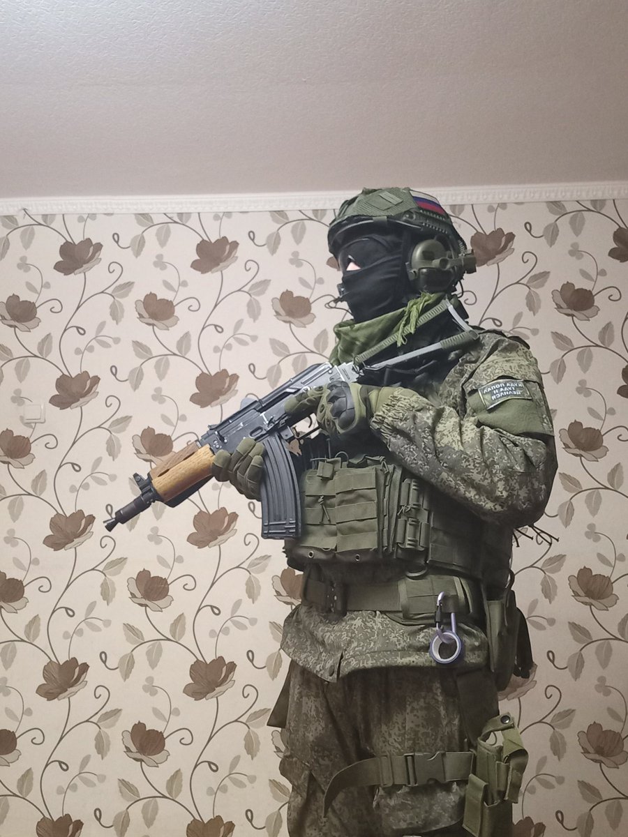 rolikovsky's tweet photo. здарова, хлопцы https://t.co/eoksUYaF1h