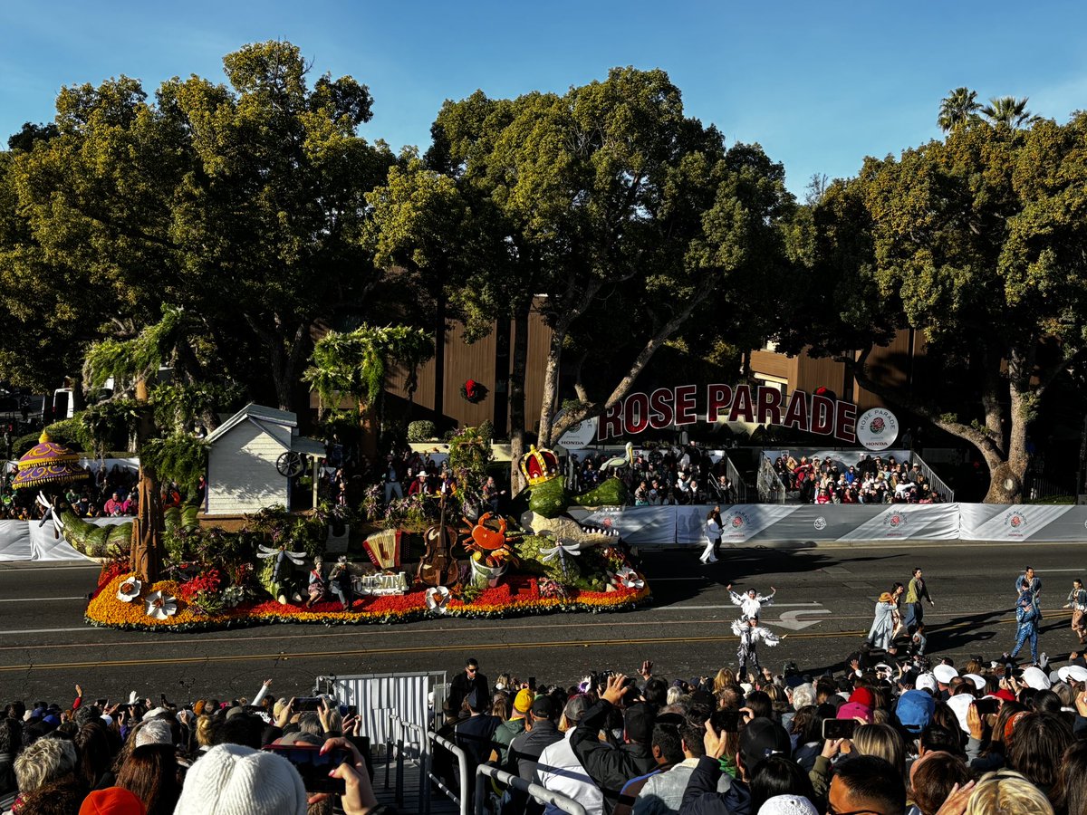 SteveVanderpool's tweet photo. Beautiful #RoseBowl float, @LouisianaTravel. https://t.co/STv3GpxwZx