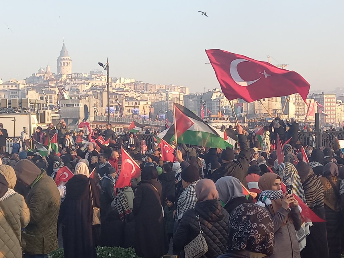 Yıl değişti, zulüm değişmedi. 
İnanıyoruz; gelecek bir sabah, kardan aydınlık!..
 #forfairfuture