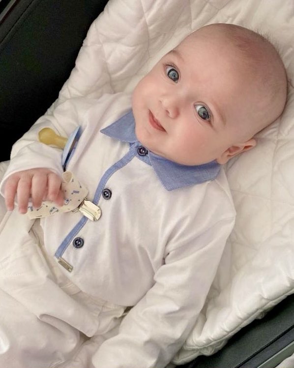 ¿QUE CLASE DE MADRE DEJA A SU BEBÉ SOLO EN AÑO NUEVO ? 😢

¿Dónde está Francisco? ¿Con quién quedó Francisco la noche de fin de año? Alberto, su padre, vive reclamando que Francisco vuelva a Argentina. Irónicamente ayer Francisco y Alberto recibieron el año solos, separados por