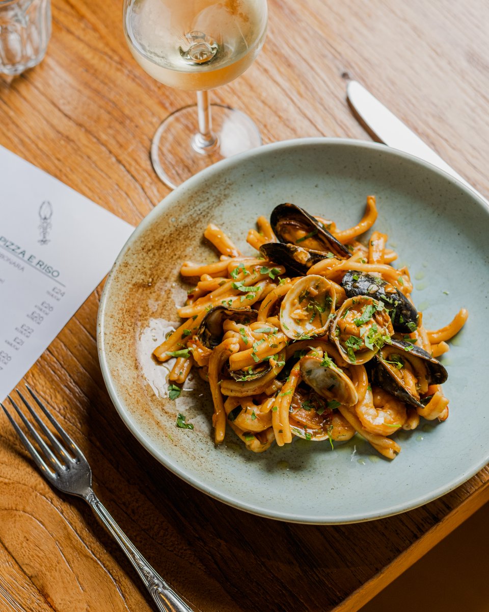 MercanteLondon's tweet photo. Escape the cooler evenings outside... and indulge in our seafood cavatelli with mussels, clams and prawns... 🍷 ⭐

#mercantelondon #italianrestaurant #restaurant #lunchmayfair #dinner #restaurantlondon #discoverlondon #seafood #pasta #homemadepasta https://t.co/4hGwvBjq8T