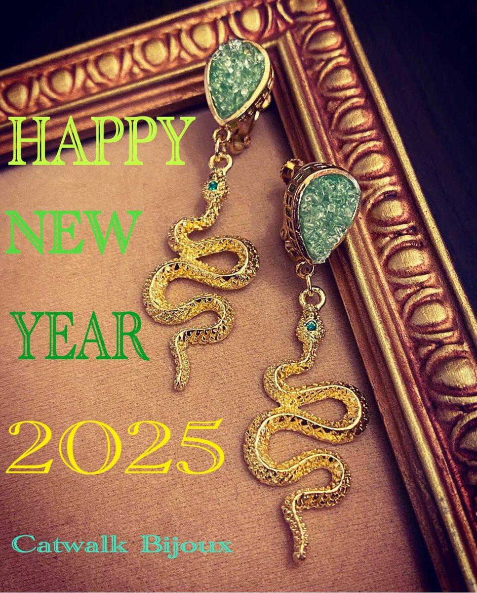 CatwalkBijoux's tweet image. 明けましておめでとうございます
本年も宜しくお願い致します🙇‍♀️
1/3 13時から初売りSale がStart！！
Sale 期間　1/3から1/12
Vintage アイテム20%off〜
Catwalk Bijoux ターバン、雑貨10%off
全商品ポイント２倍です
皆様のお越しをお待ちしております😊
#catwalkbijoux #koenji #vintage #作家