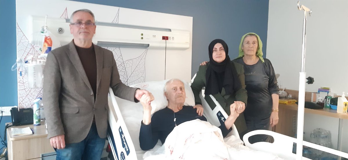 Rahatsızlığı nedeniyle hastanede tedavi görmekte olan çok değerli büyüğüm,manevi babam Burhan Abiş’i ziyaret ederek geçmiş olsun dileklerimi ilettim. 
En kısa sürede sağlığına kavuşmasını cenabı Allah’tan niyaz ederim.