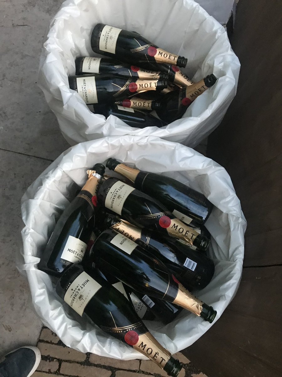 Hoe ziet jouw afvalton eruit na de jaarwisseling?

#moet #champagne