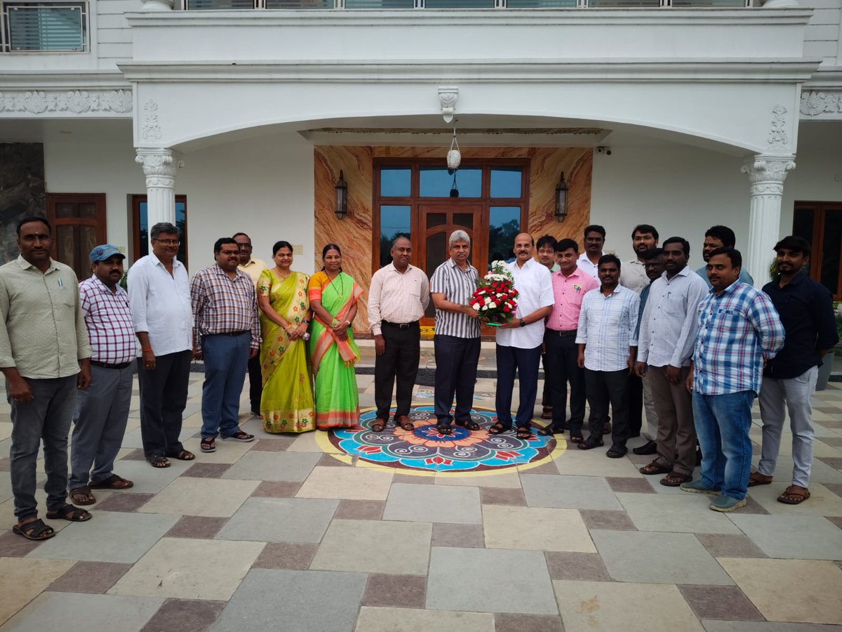 chalapathicit's tweet photo. #happynewyear CITY Conveying New year #wishes ,#Greetings to our beloved Chairman sir Chalapathi Educationl Society.Honorable
 Y.V. Anjaneyulu sir,On the #occasion of NewYear 2025 #Celebrations.

With regards 
Dr.K.Naga Sreenivasa Rao
Principal 
Chalapathi Institute of Technology https://t.co/sIAtuluqHu