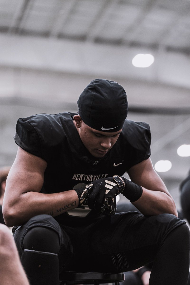 Julian Grundy (@juliangrundy9) on Twitter photo Blessed to be able to see another year!!! Thanks to the man above…
Big thanks to <a href="/CoachJGrant/">Jody Grant</a> <a href="/bhscoachcecil/">Jared Cecil</a> and <a href="/BvilleFB/">Bentonville Football</a> for getting me this far can’t thank them enough… #DFT Blessed to be able to see another year!!! Thanks to the man above…
Big thanks to <a href="/CoachJGrant/">Jody Grant</a> <a href="/bhscoachcecil/">Jared Cecil</a> and <a href="/BvilleFB/">Bentonville Football</a> for getting me this far can’t thank them enough… #DFT