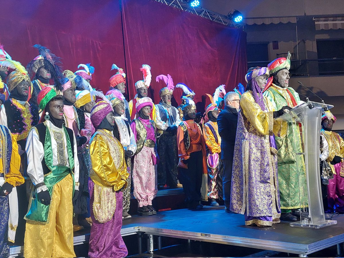 Els nenes i nenes de Capellades us esperen amb les cartes i la il.lusió de cada any!!