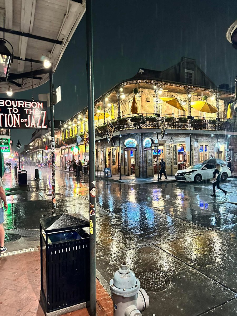 My heart is aching today. 💔
I love this city so much. ⚜️💜💛💚 📷:@greggbmusic #NolaStrong #neworleans #bourbonstreet #frenchquarter  #angry #attackonneworleans #bestcityintheworld #nola