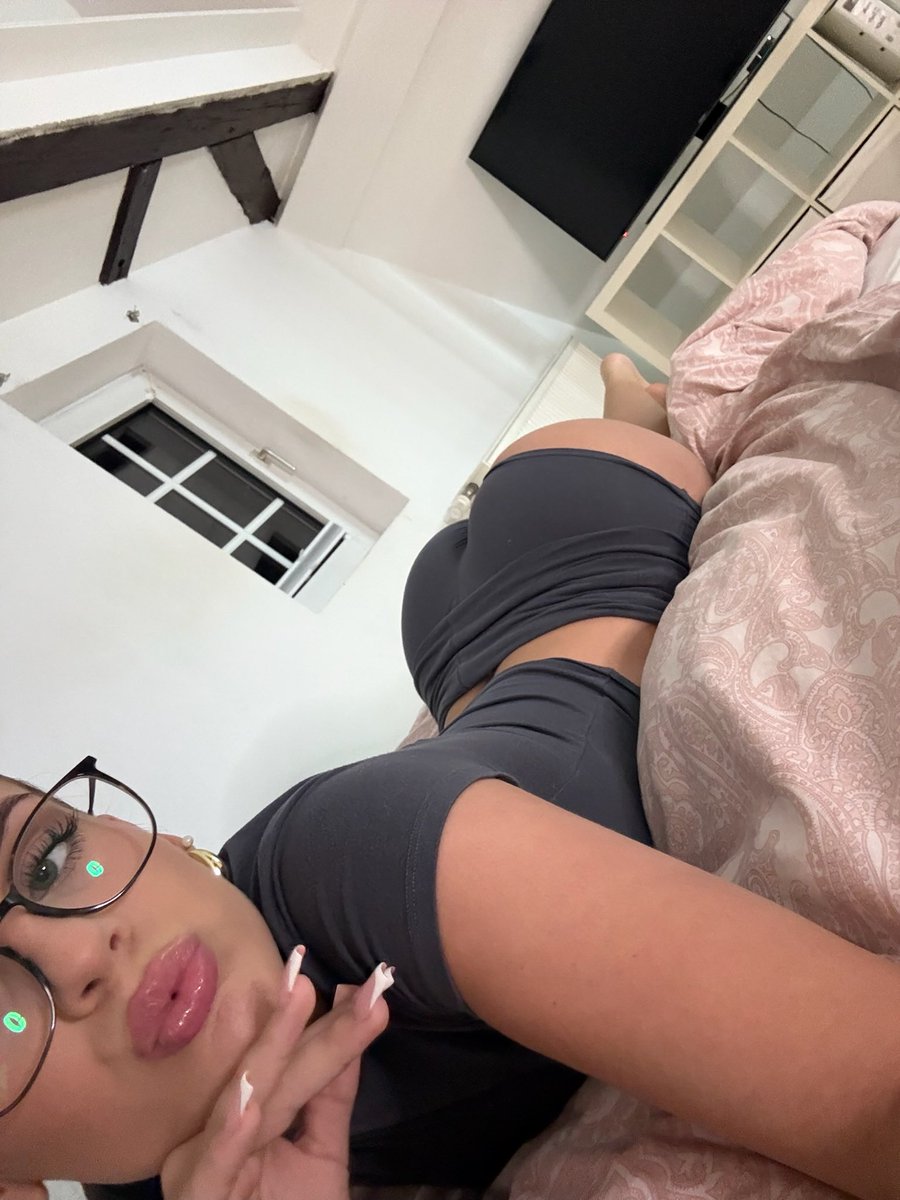 helenaakln's tweet photo. My ex said it's too big...🍑 https://t.co/VTMzEvF22d