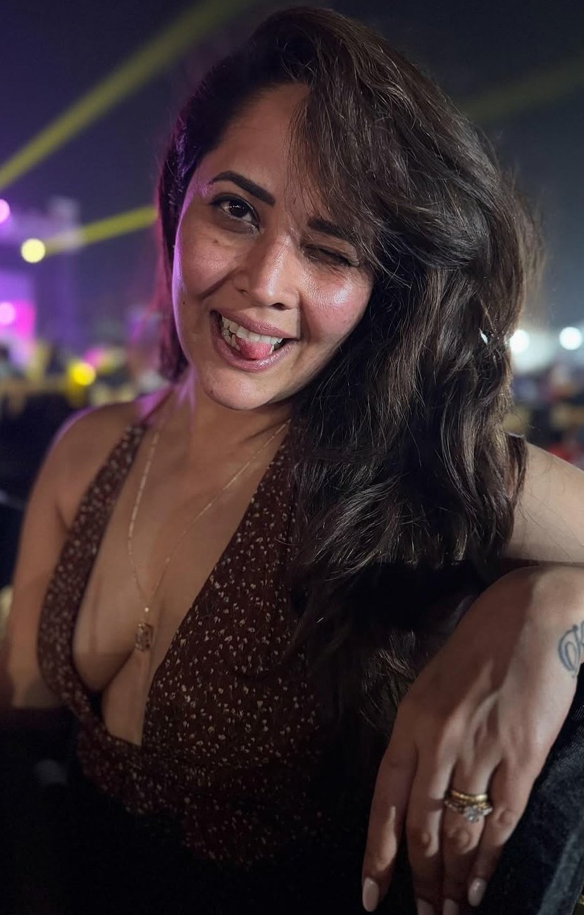 Anchor Anasuya Long Hair Photoshoot | iiQ8 Hot Telugu Aunty Actress