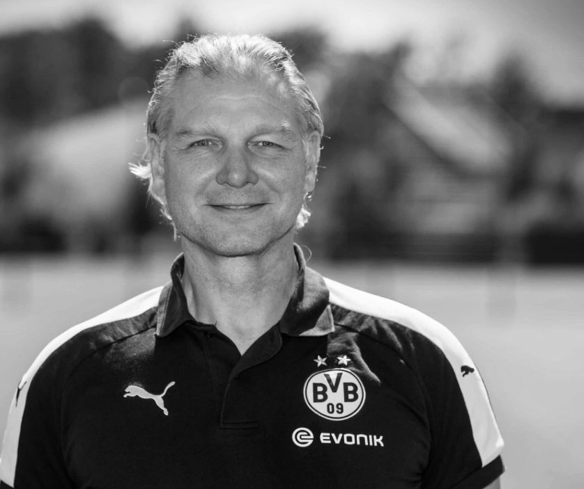 AroooBVB's tweet photo. Ruhe in Frieden Teddy 🖤 🕊️

#BVB #deBeer #Legende https://t.co/oWCw5UE9XB