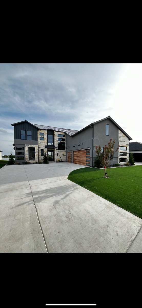 AlexJRealtor's tweet photo. Your next home 🏡 
DM me to begin your home search 👀 https://t.co/BBz6XWBmvk