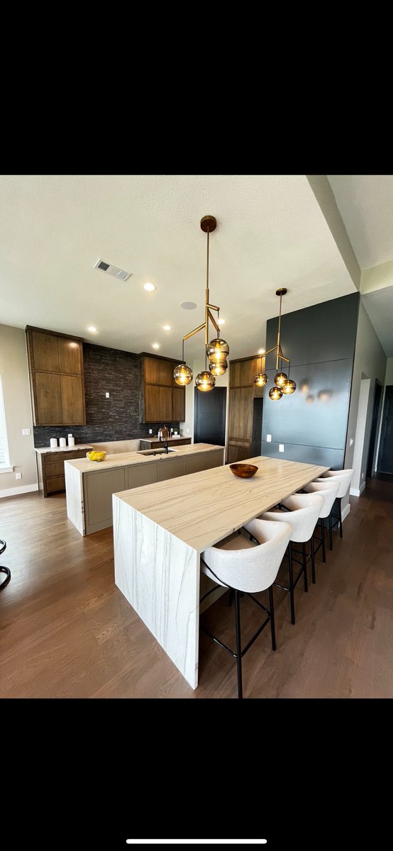 AlexJRealtor's tweet photo. Your next home 🏡 
DM me to begin your home search 👀 https://t.co/BBz6XWBmvk
