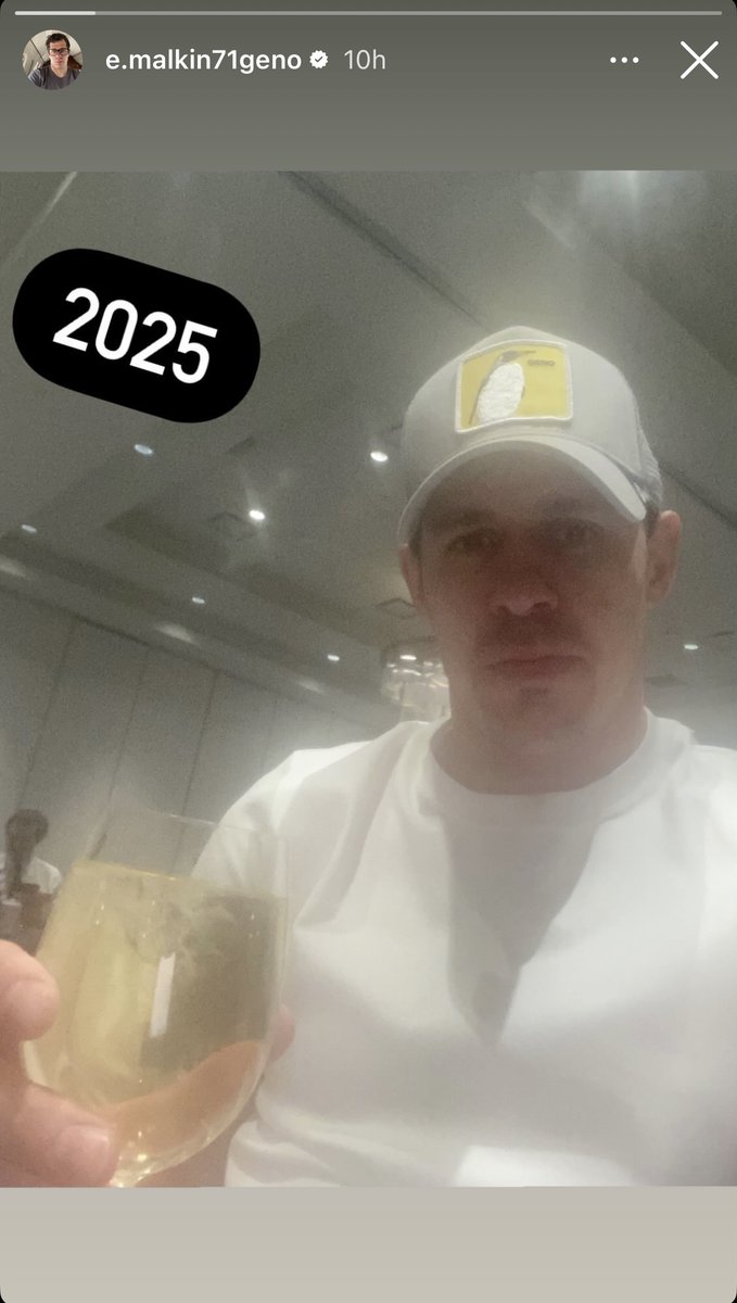 penguins's tweet photo. Happy New Year from Geno! https://t.co/rDOcI9MZmJ