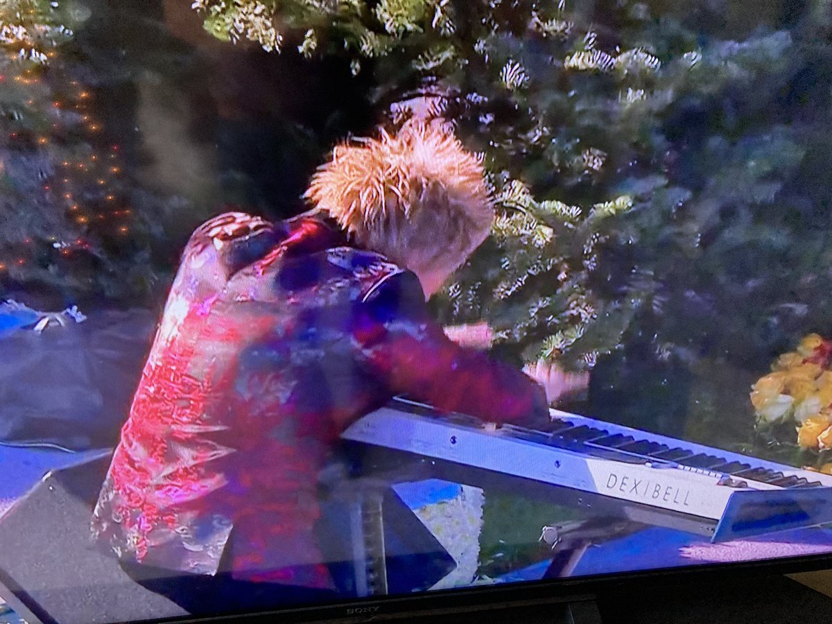 MassArt_Images's tweet photo. @brianculbertson is bringing it at the 2025 #RoseBowlParade on @enjoyillinois float! #StayWitIt https://t.co/xeXceXf75Z