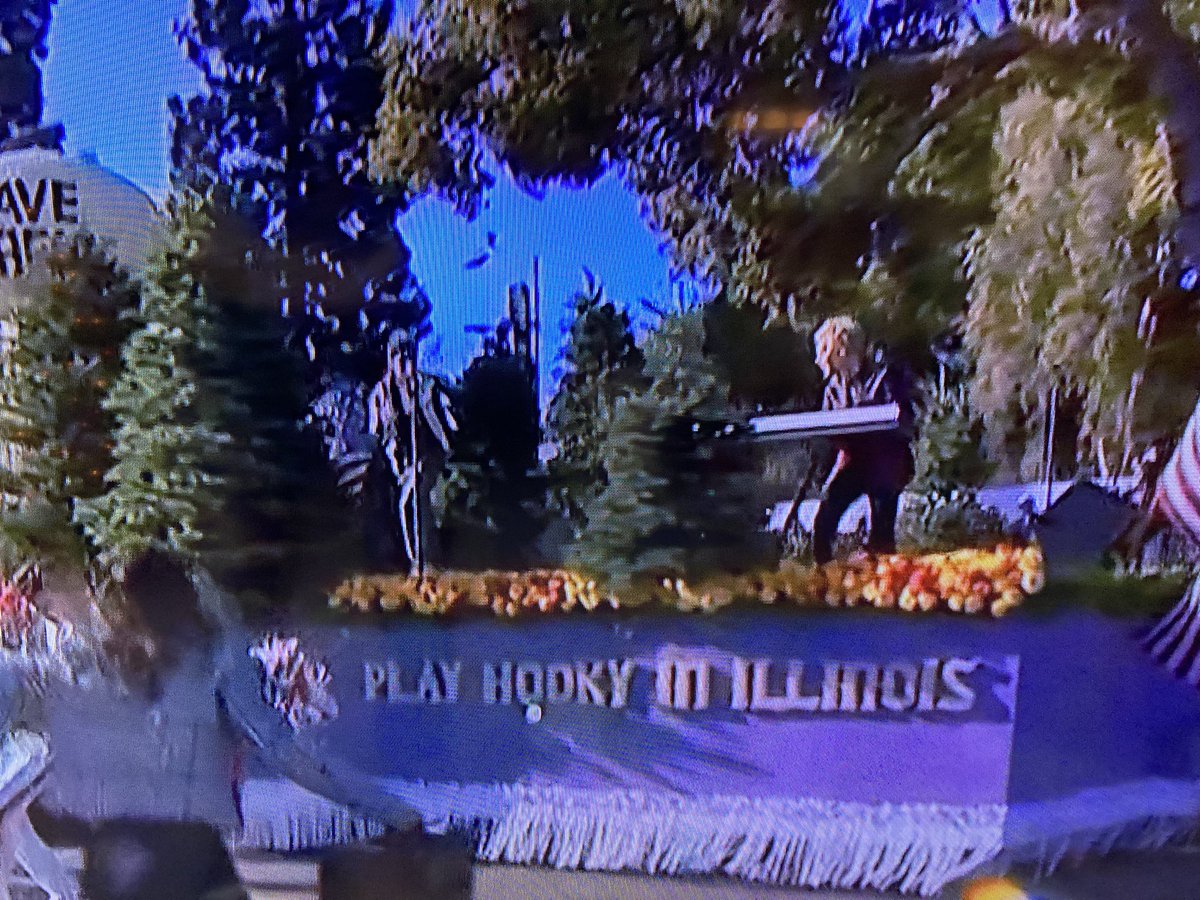 MassArt_Images's tweet photo. @brianculbertson is bringing it at the 2025 #RoseBowlParade on @enjoyillinois float! #StayWitIt https://t.co/xeXceXf75Z