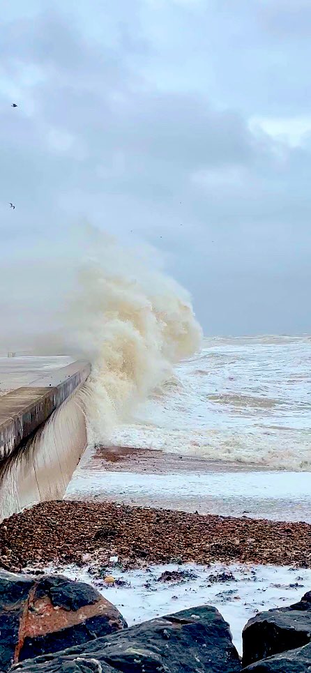 briggsy_mbr's tweet photo. Blustery morning on Saltdean Beach. 
It’s foam not snow… https://t.co/iIfhfPTgTc