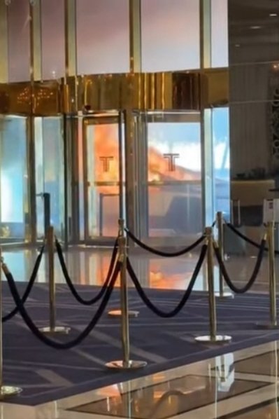 ASCarey01's tweet photo. @MeidasTouch @meidas
A cyberytruck bursts into flames outside Trump hotel Las Vegas on New Years Day.🤔
 A little on the nose 2025. https://t.co/LqbI8WmHoj