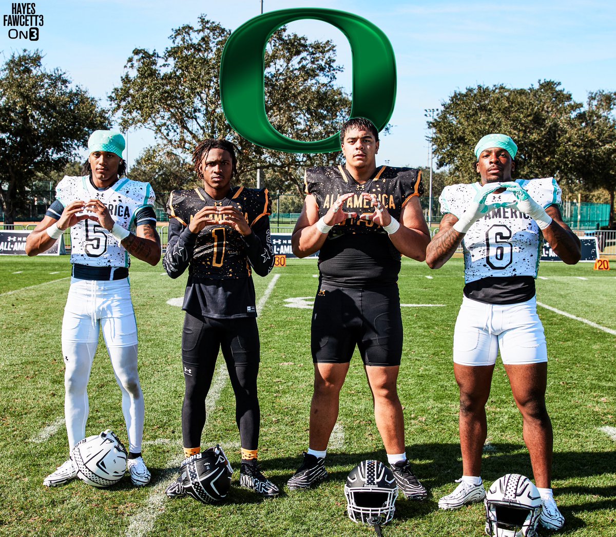 The Oregon Ducks are well-represented here at the Under Armour All-American Game with 4️⃣ Signees:

-CB Na’eem Offord (Five-Star Plus+)
-WR Dakorien Moore (Five-Star Plus+)
-IOL Alai Kalaniuvalu
-LB Gavin Nix

#SCODucks 🦆 #UANext 

on3.com/college/oregon…