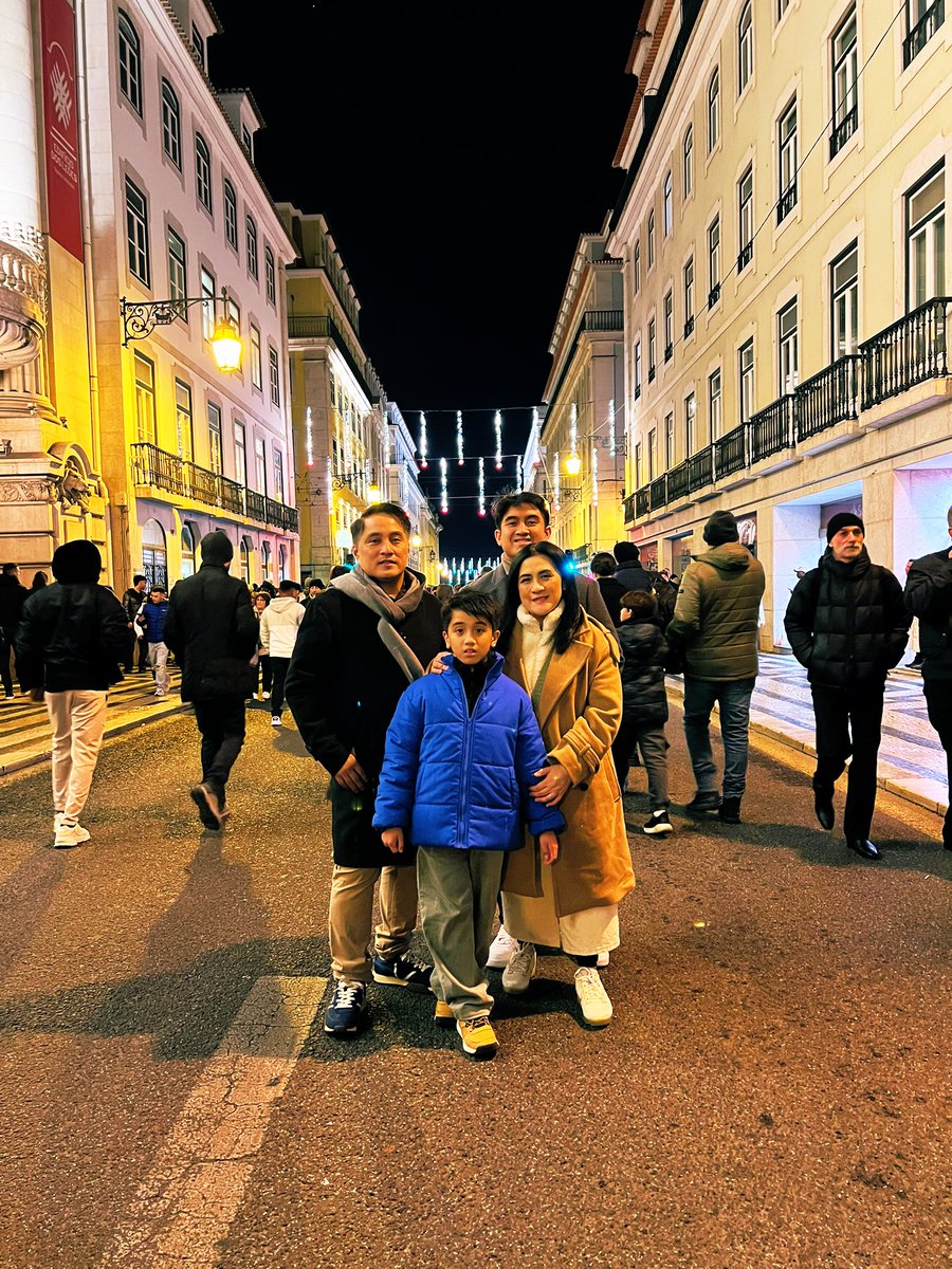 paulpcortes's tweet photo. #NYE in the streets of #Lisboa … Feliz Ano Novo a todos! https://t.co/vxjfyABmup