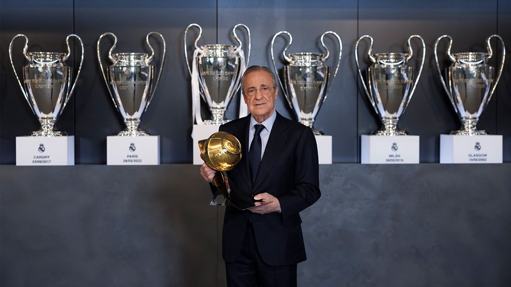 🏆 Florentino Pérez, Premio Globe Soccer al mejor presidente de todos los tiempos.
🏆 Florentino Pérez, Globe Soccer Award for the best president of all time.