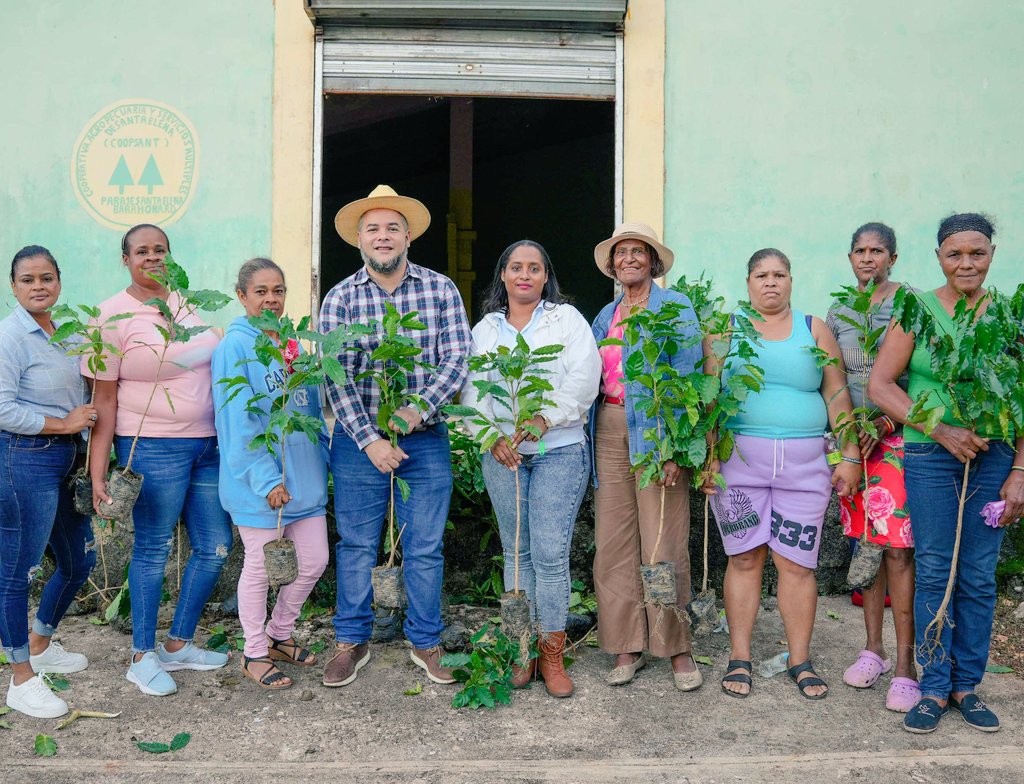 hecmiliogalvan's tweet photo. Mi principal deseo para mis amigos y amigas en este 2025 es que los cambios que dicen que van ejecutar en sus vidas y las metas que se propongan sean reales y perduren.

 Amanecen siempre en nuevo año con ánimos renovados que después pierden. 

Sean persistentes y vencerán. 

Bendiciones