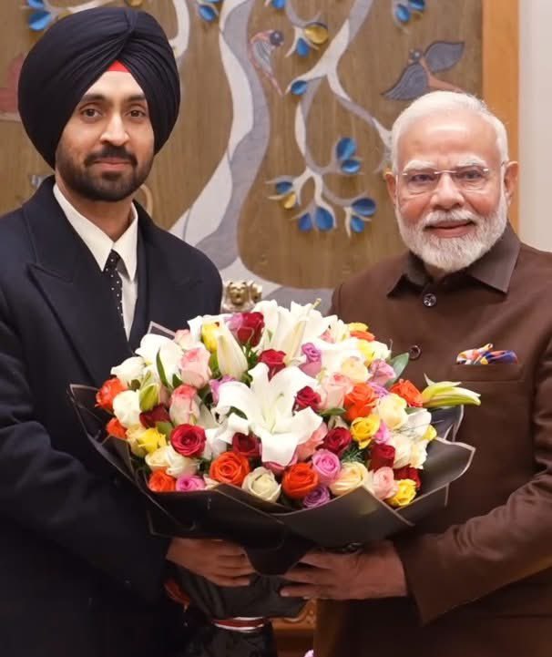 RandhawaPYC's tweet image. "Punjabi singer #DiljitDosanjh , once labeled Khalistani by Modi's supporters, now shaking hands with Modi. Oh, how the tables turn! 😉 #NewChapters