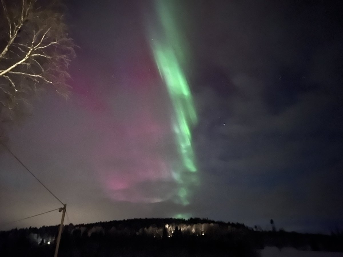 FoxClar's tweet photo. Finally I saw the Northern Lights in real life *_* https://t.co/GmeKDRsOtP