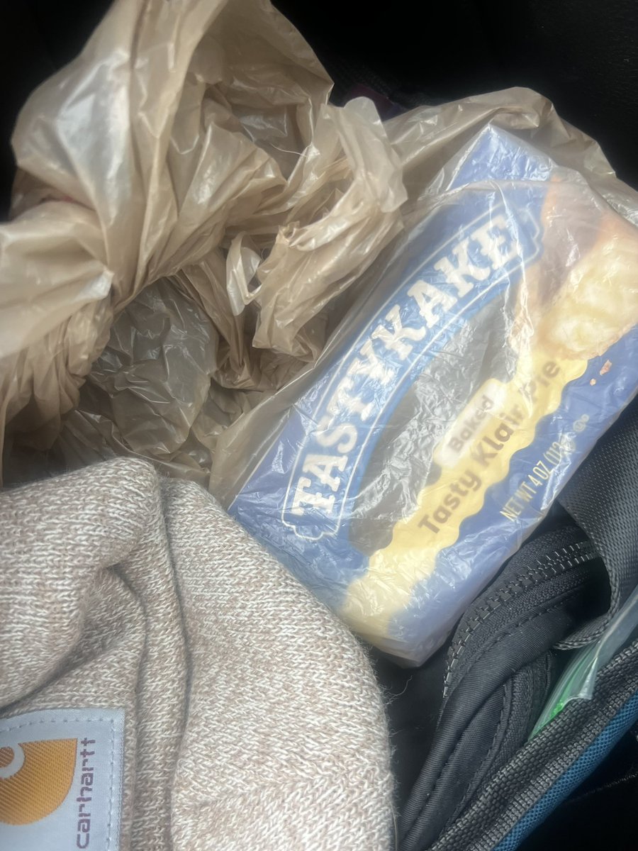 Maryway25's tweet photo. Huh how’d that get in here🤔😂👋 #tastykake https://t.co/Io97HcjRzP