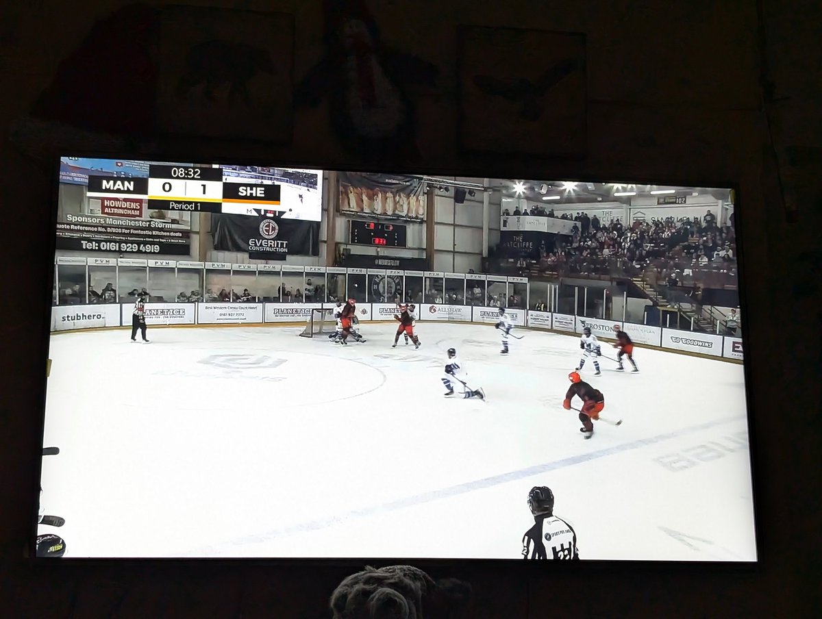 B_Dog91's tweet photo. Come on boys 🧡🏒🥅 first one we've missed away on new year's day this year, due to work 🚑 so we're watching the webcast instead. Come on Steelers 🧡 #stormtv @steelershockey https://t.co/Ph1gO0SOLG