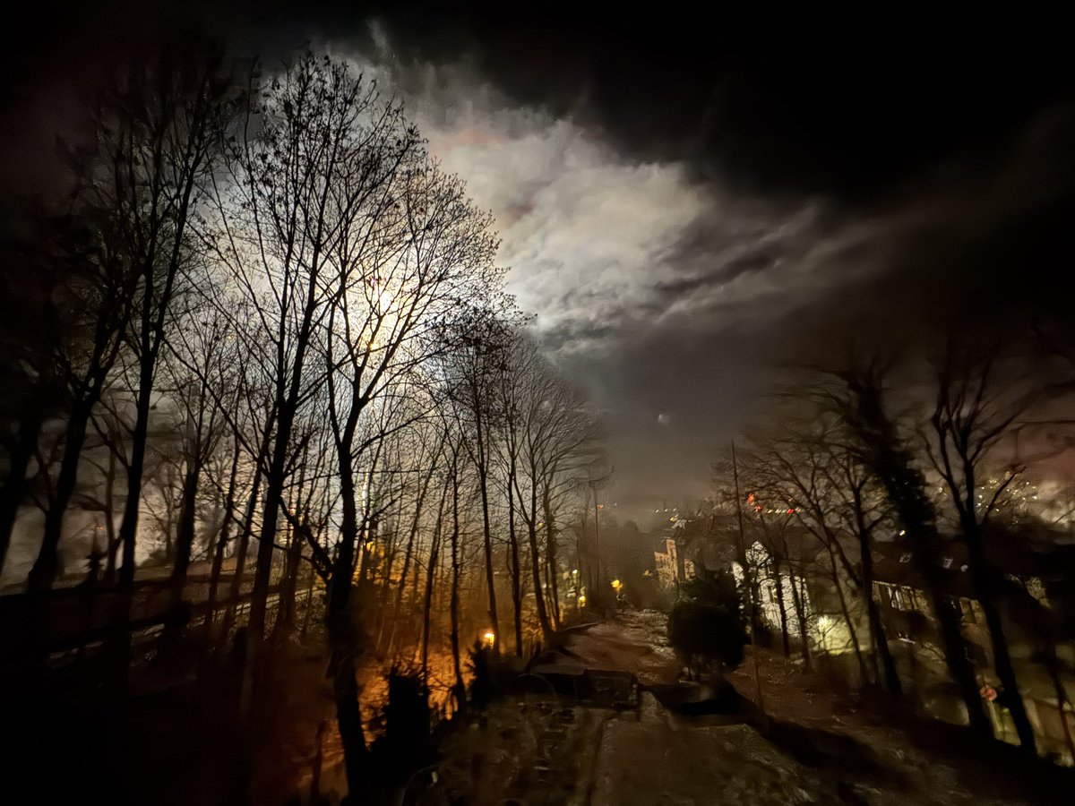 Frohes Jahr 2025! Irgendwo in einem „Grün“ regierten Bundesland &amp; Stadt in Deutschland. Lassen wir einfach  die Albernheiten in 2025 beiseite, wie etwa Böllerverbot, Musk-Bashing &amp; Ähnliches, konzentrieren uns auf die wirklich wichtigen Dinge für uns alle &amp; die Zukunft Europas