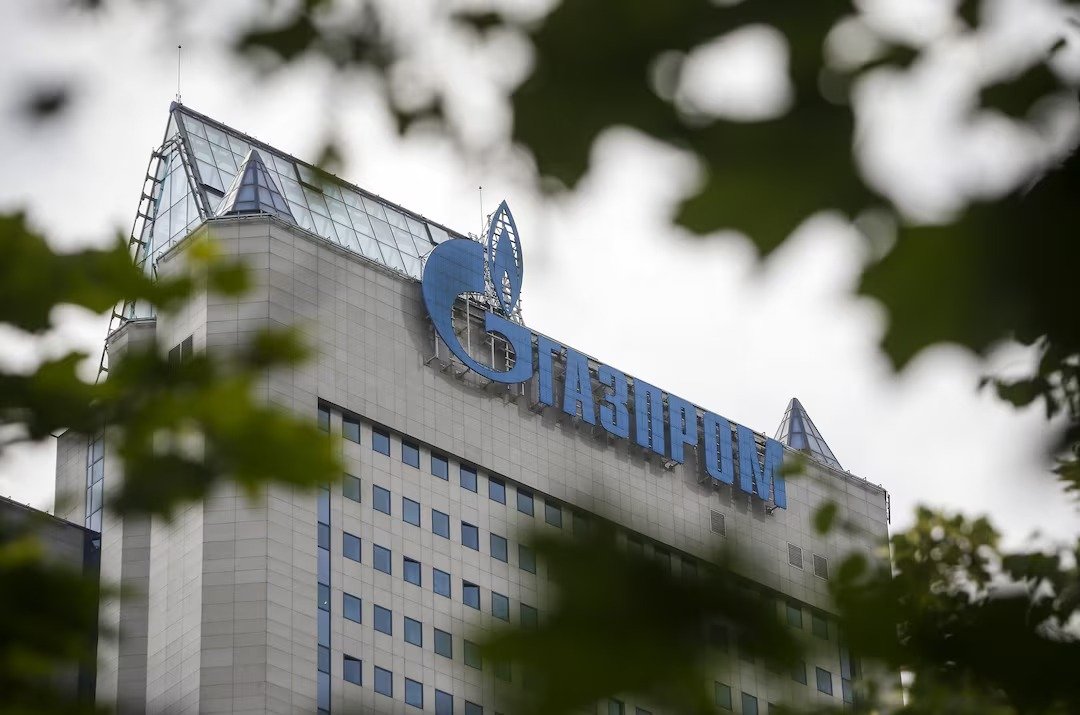 🇷🇺🇪🇺RUSSIA’S GAS GRIP SNAPPED—EUROPE MOVES ON

The New Year kicked off with Ukraine shutting down Russian gas transit to Europe, ending decades of energy dependence.

Gazprom is staring at $5 billion in losses, while Kyiv loses $1 billion in transit fees. 

But Europe? It’s fine,