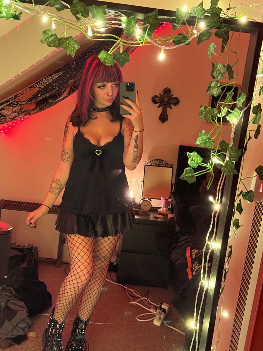 lucykittylux's tweet photo. @betchesugh Do I look cute for you? https://t.co/5ajx3wVHuu